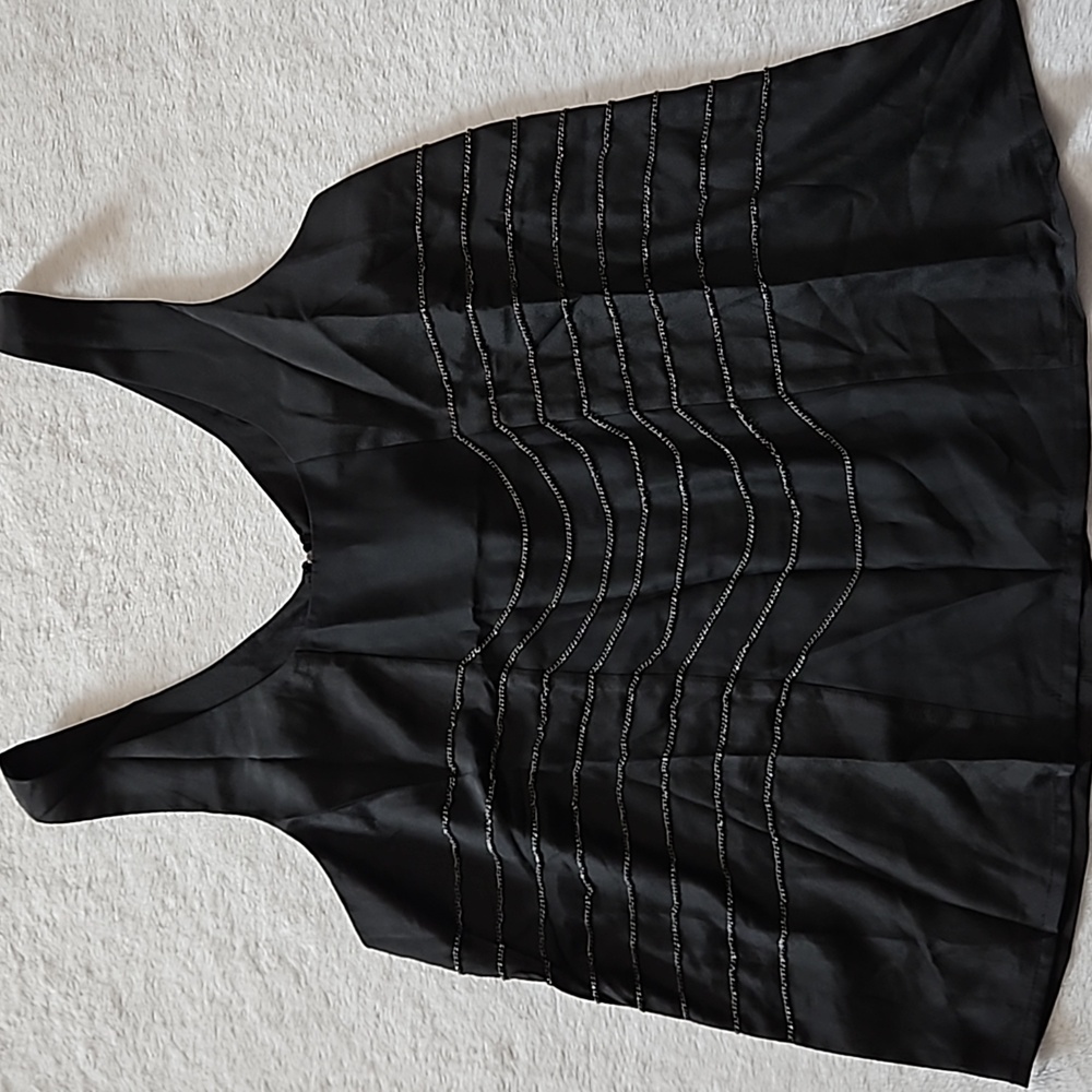 Line & Dot Revolve Tank Blouse with Chain Detail